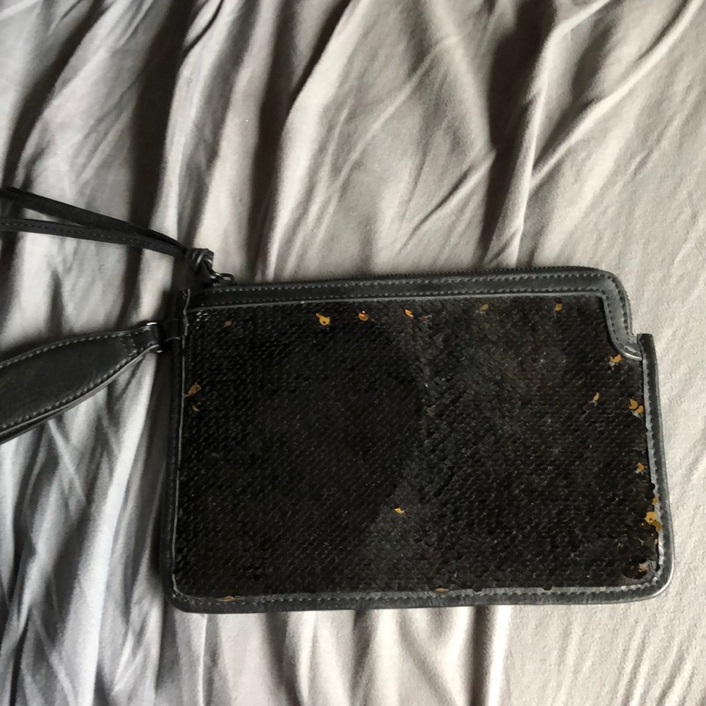 Black clutch